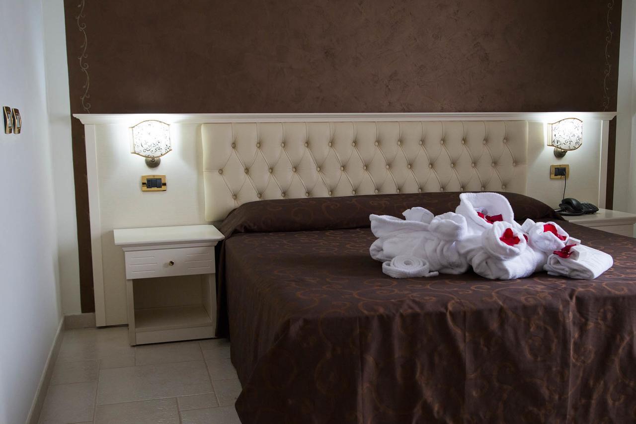 Hotel Madonna Delle Grazie Челье-Мессапика Экстерьер фото