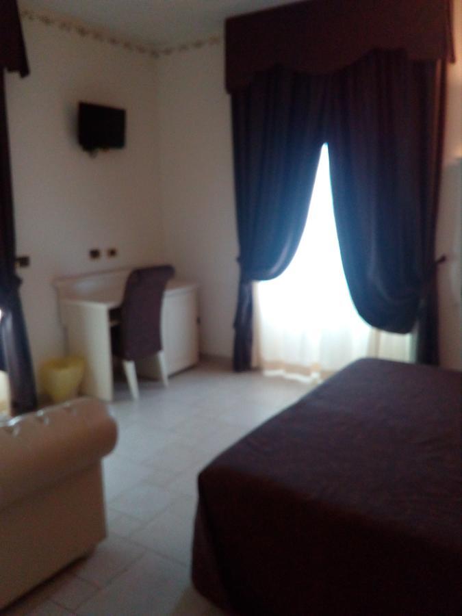 Hotel Madonna Delle Grazie Челье-Мессапика Экстерьер фото