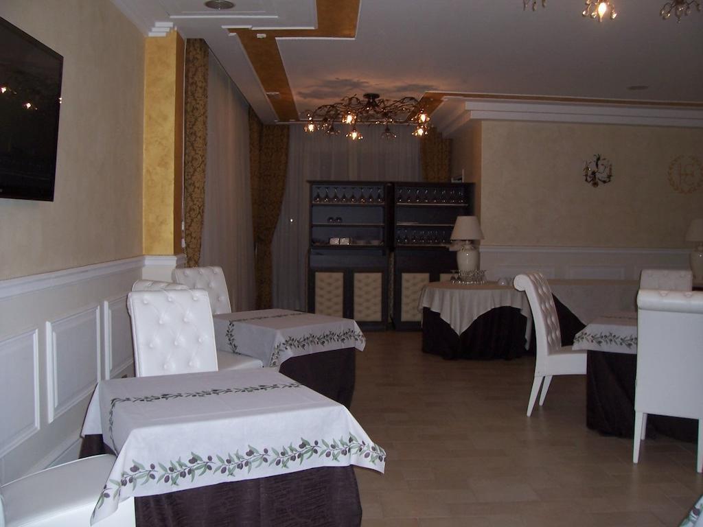 Hotel Madonna Delle Grazie Челье-Мессапика Экстерьер фото