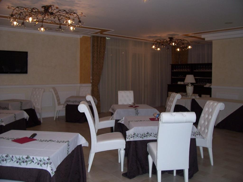 Hotel Madonna Delle Grazie Челье-Мессапика Экстерьер фото