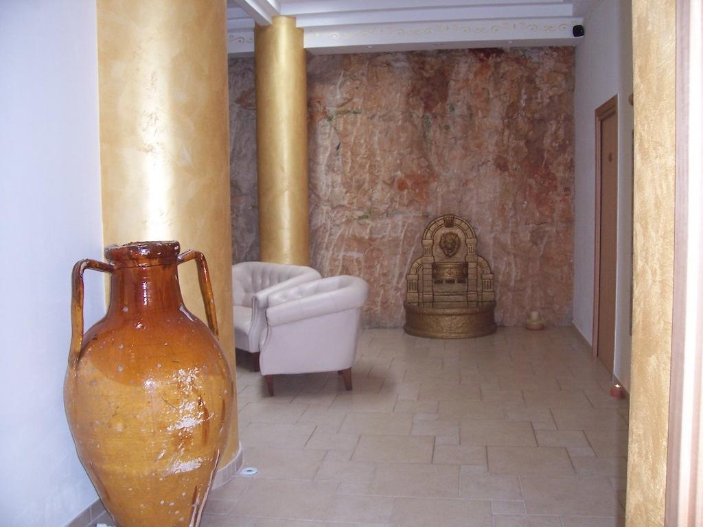 Hotel Madonna Delle Grazie Челье-Мессапика Экстерьер фото