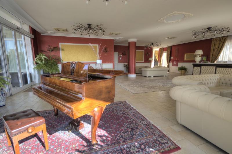 Hotel Madonna Delle Grazie Челье-Мессапика Экстерьер фото