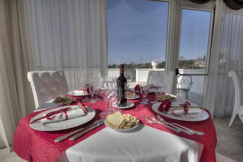 Hotel Madonna Delle Grazie Челье-Мессапика Экстерьер фото