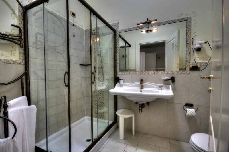 Hotel Madonna Delle Grazie Челье-Мессапика Экстерьер фото