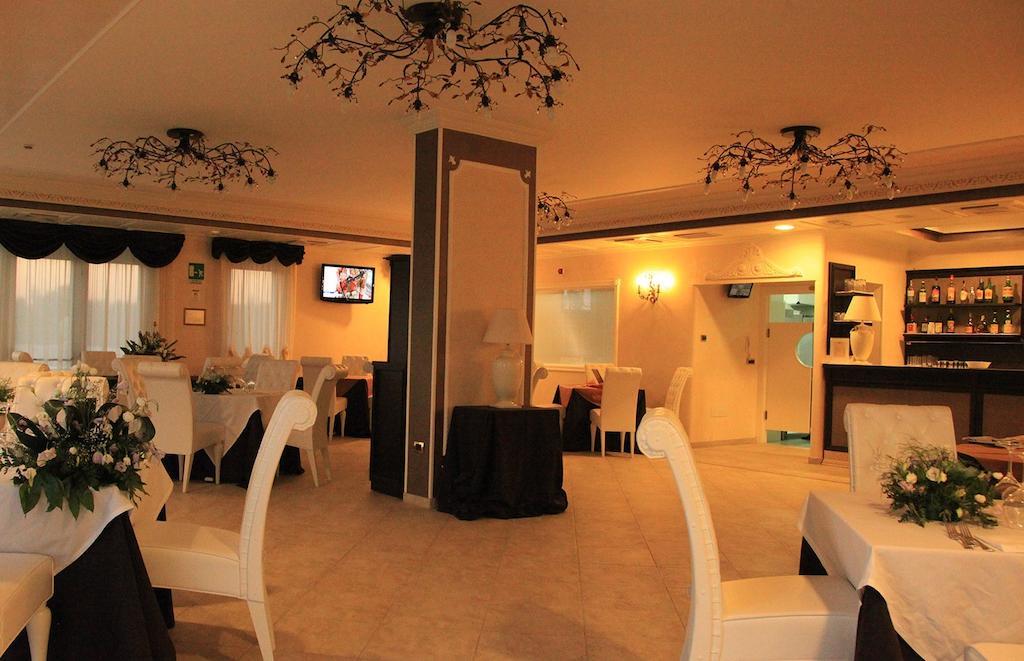 Hotel Madonna Delle Grazie Челье-Мессапика Экстерьер фото