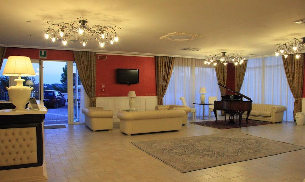Hotel Madonna Delle Grazie Челье-Мессапика Экстерьер фото